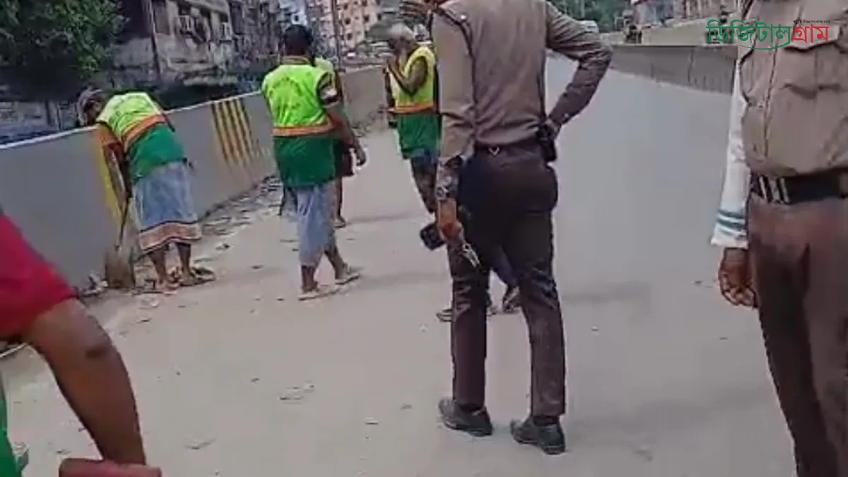 বাবুবাজার ব্রিজের কেরানীগঞ্জ অংশে পরিচ্ছন্নতা অভিযান, নেতৃত্বে এসি মঞ্জু কাজী