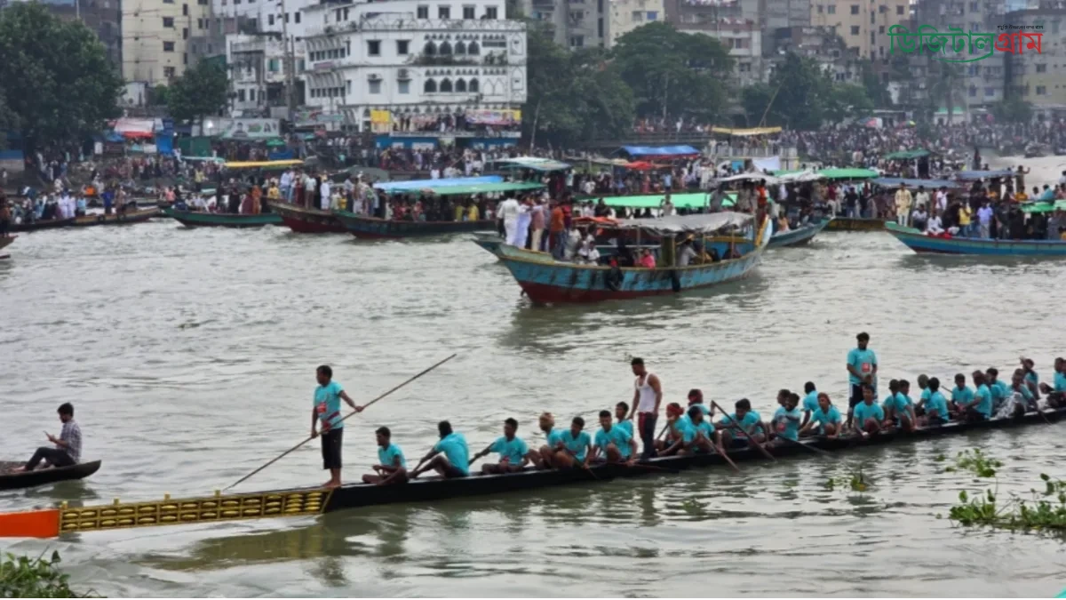 ঐতিহ্যবাহী নৌকা বাইচে মুখরিত বুড়িগঙ্গা, ‘হৃদয়ে ঢাকা ৪১৬’ উৎসবে ব্যাপক উচ্ছ্বাস