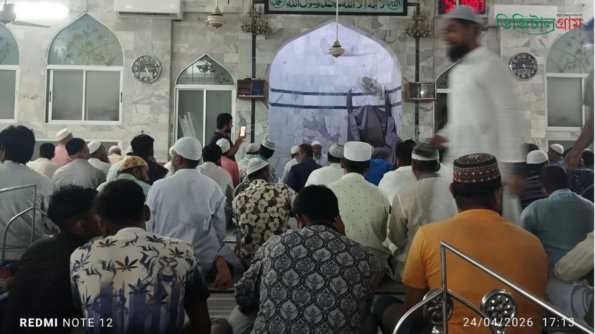 রাজধানীর পুরান ঢাকায় সাংবাদিক মোস্তাকের মায়ের কুলখানি অনুষ্ঠিত হয়েছে