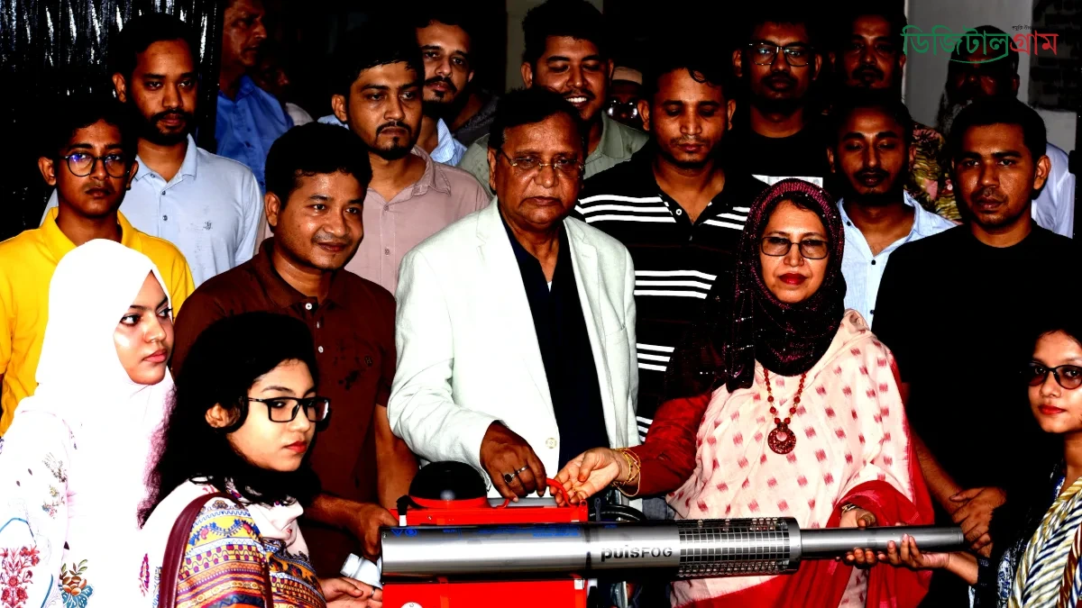 ঢাবির দুই ছাত্রী হলে ডিএসসিসির ফগার মেশিন বিতরণ, ডেঙ্গু প্রতিরোধে শিক্ষার্থীদের সম্পৃক্ত হওয়ার আহবান