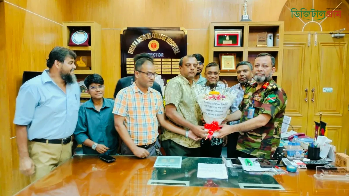 ঢামেকে রোগীর চাপ, দালাল প্রতিরোধে সাংবাদিকদের সহযোগিতা চাইলেন পরিচালক